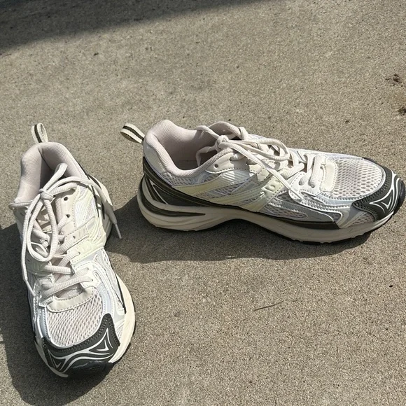 Women's Cream and Green Sneakers - Picture 12 of 13